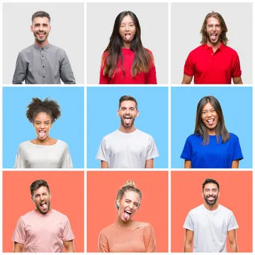 使用手机查看数据的用户